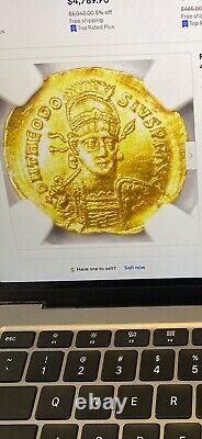 Empire Romain - Pièce en or solidus de Theodosius II certifiée NGC AU 402-450 après J.-C.