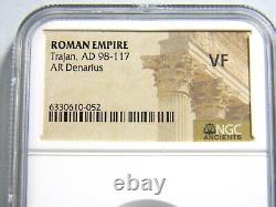 Pièce de monnaie romaine Trajan / Victoire, 98-117 après J.-C. AR Denarius NGC Très Bien